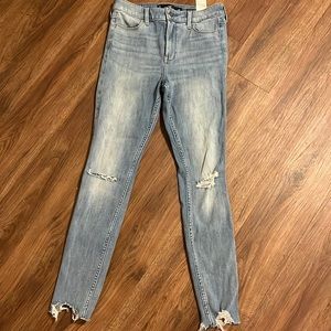 Barely worn Hollister jeans